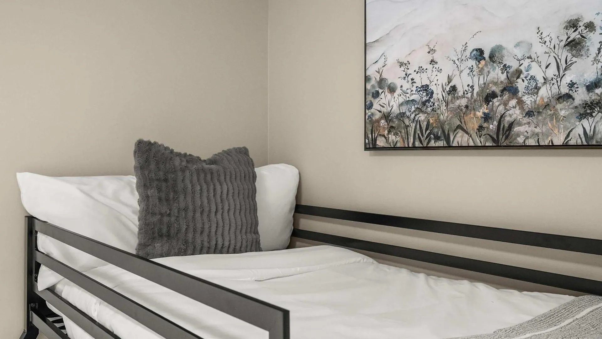 Social Haus Trendy 3BR Townhome in Bridgeland YYC