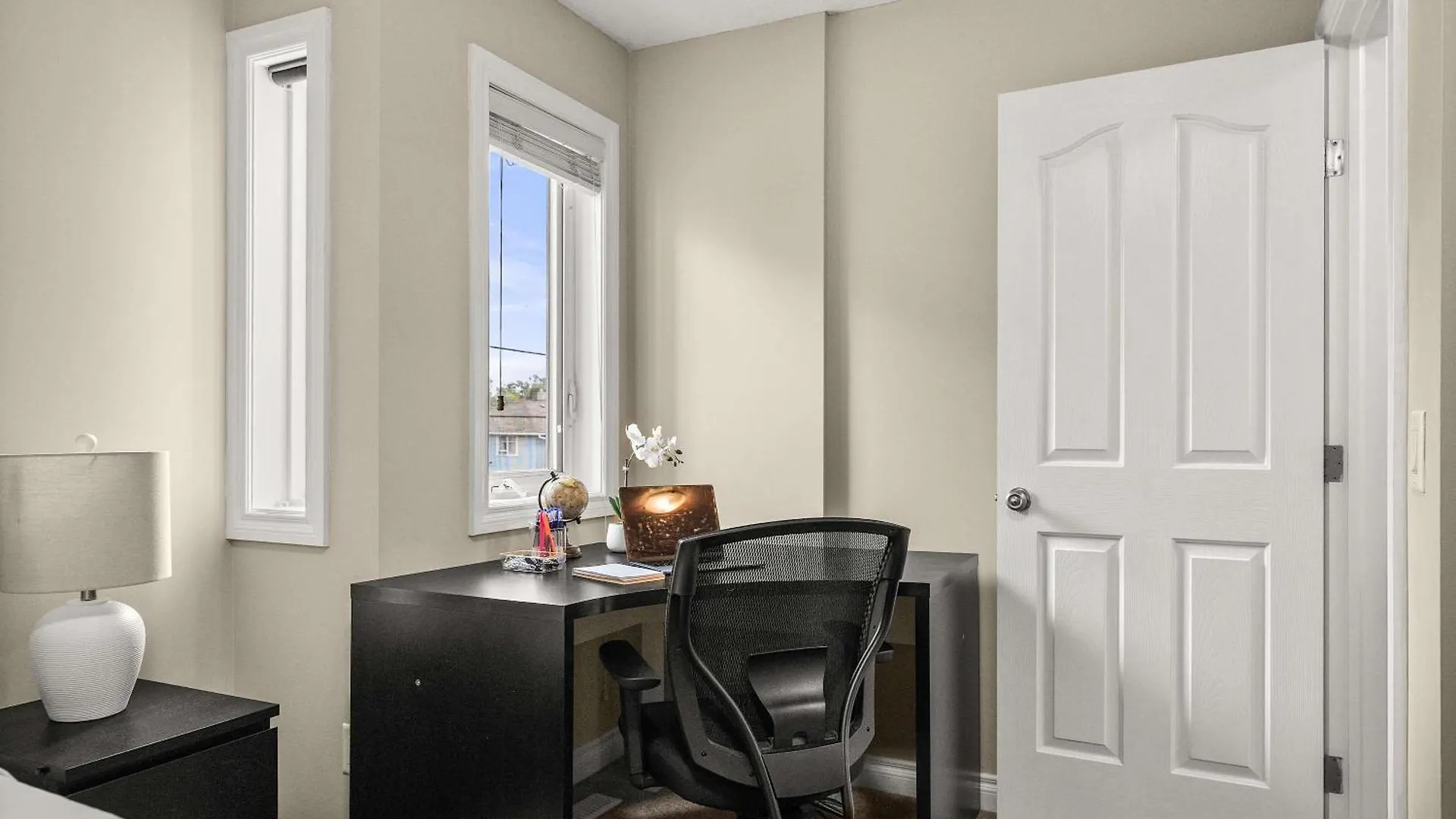 Social Haus Trendy 3BR Townhome in Bridgeland YYC
