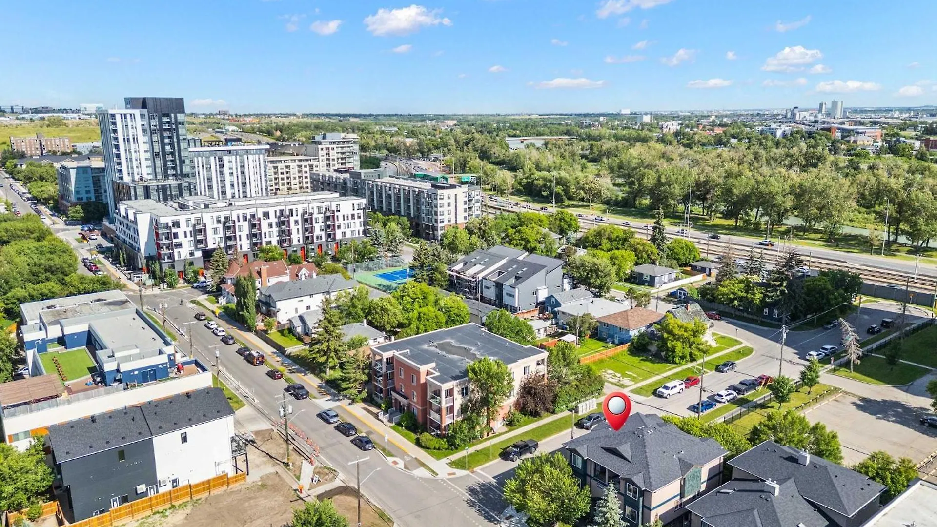 Social Haus Trendy 3BR Townhome in Bridgeland YYC Canada