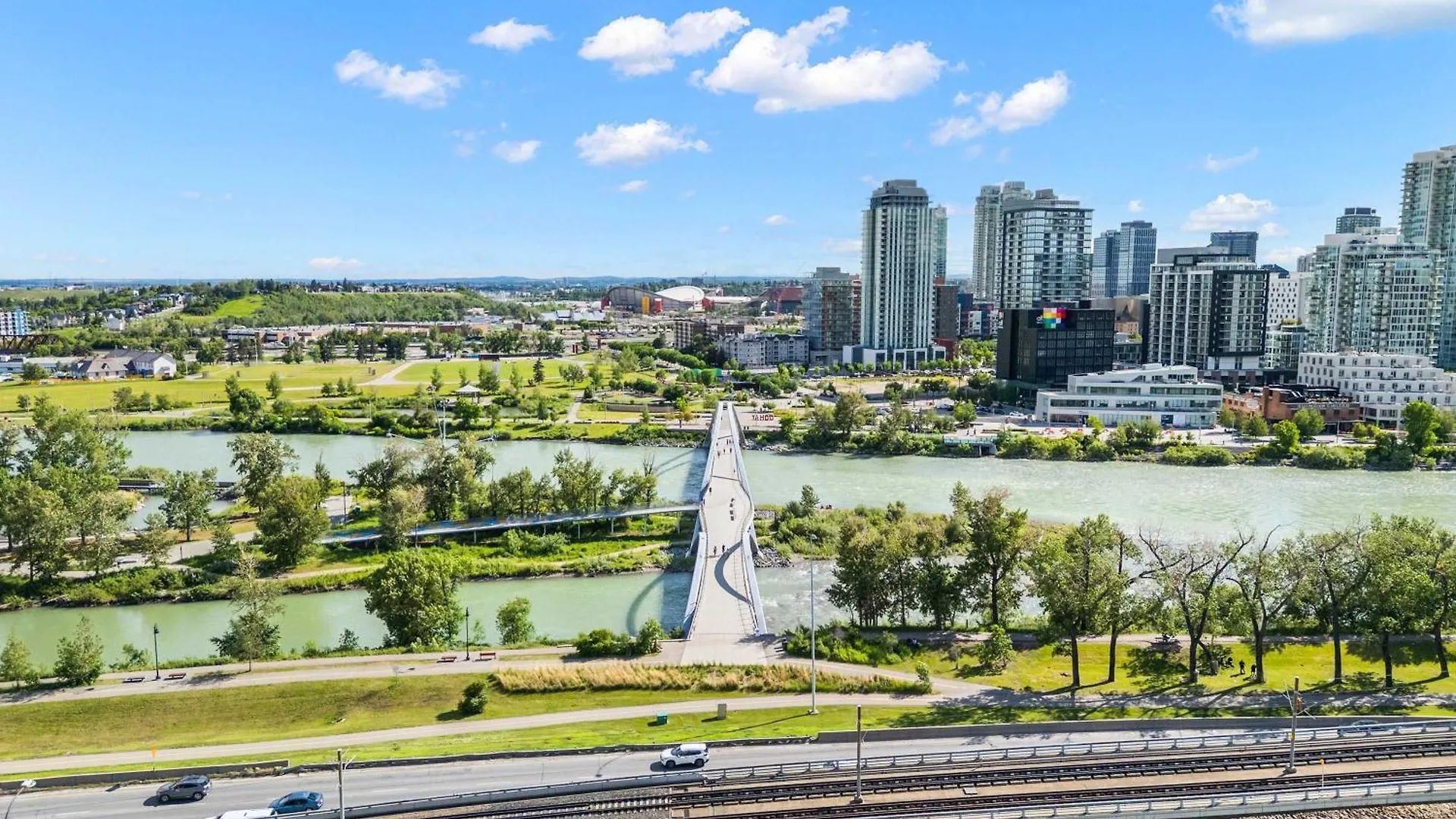 Social Haus Trendy 3BR Townhome in Bridgeland YYC 0*,  Canada