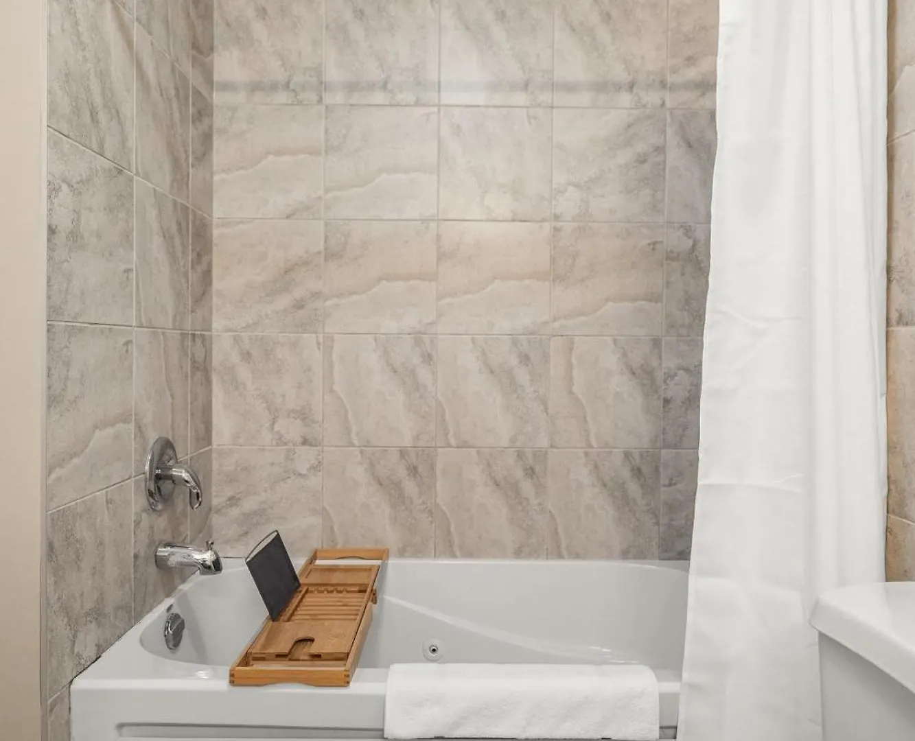 Social Haus Trendy 3BR Townhome in Bridgeland YYC