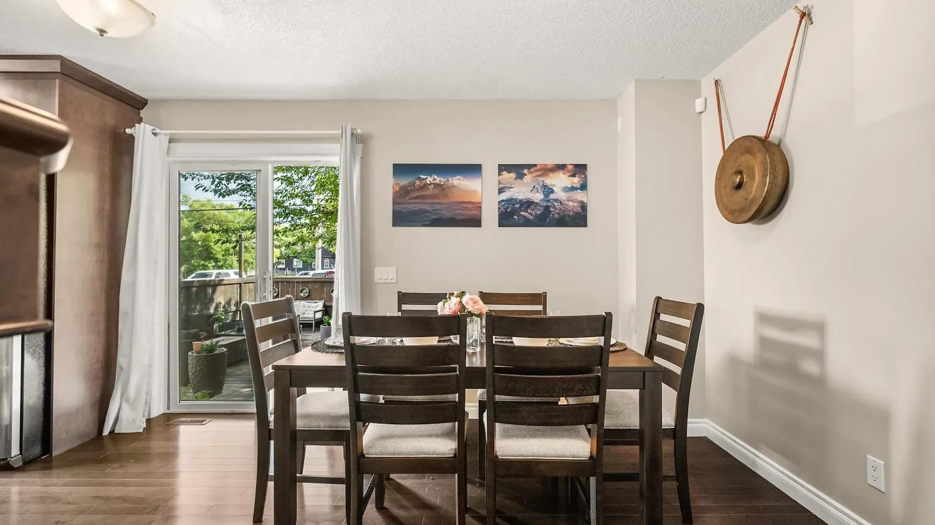 Social Haus Trendy 3BR Townhome in Bridgeland YYC 0*,  Canada