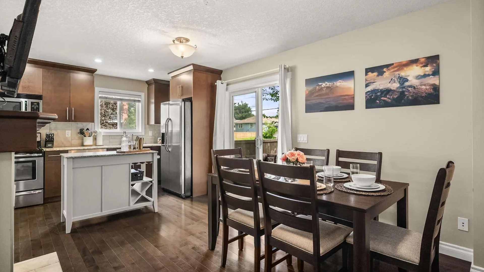Social Haus Trendy 3BR Townhome in Bridgeland YYC Canada